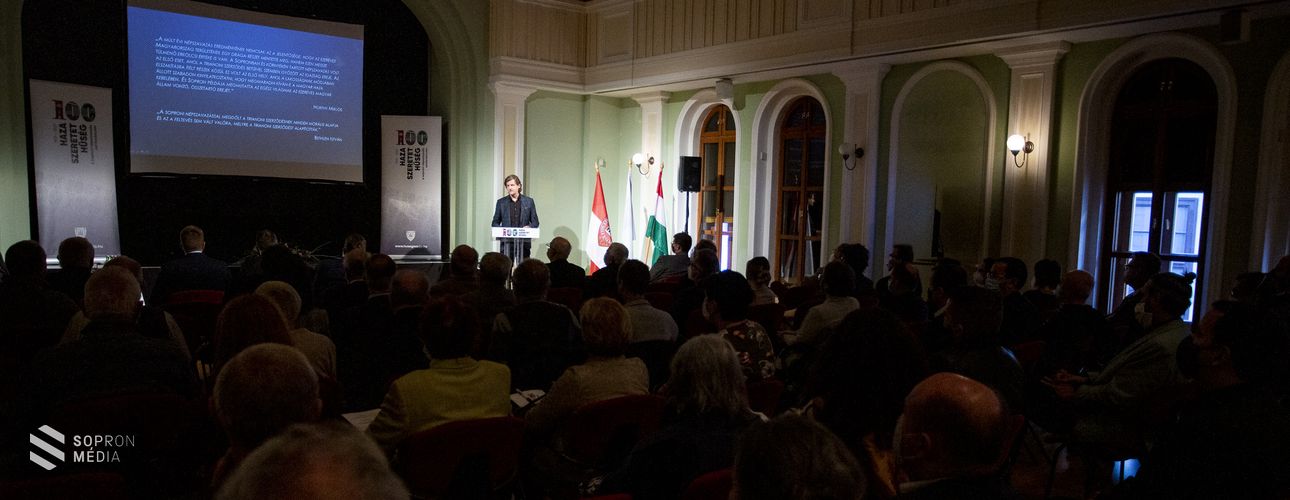 Történelmi konferencia a centenárium jegyében