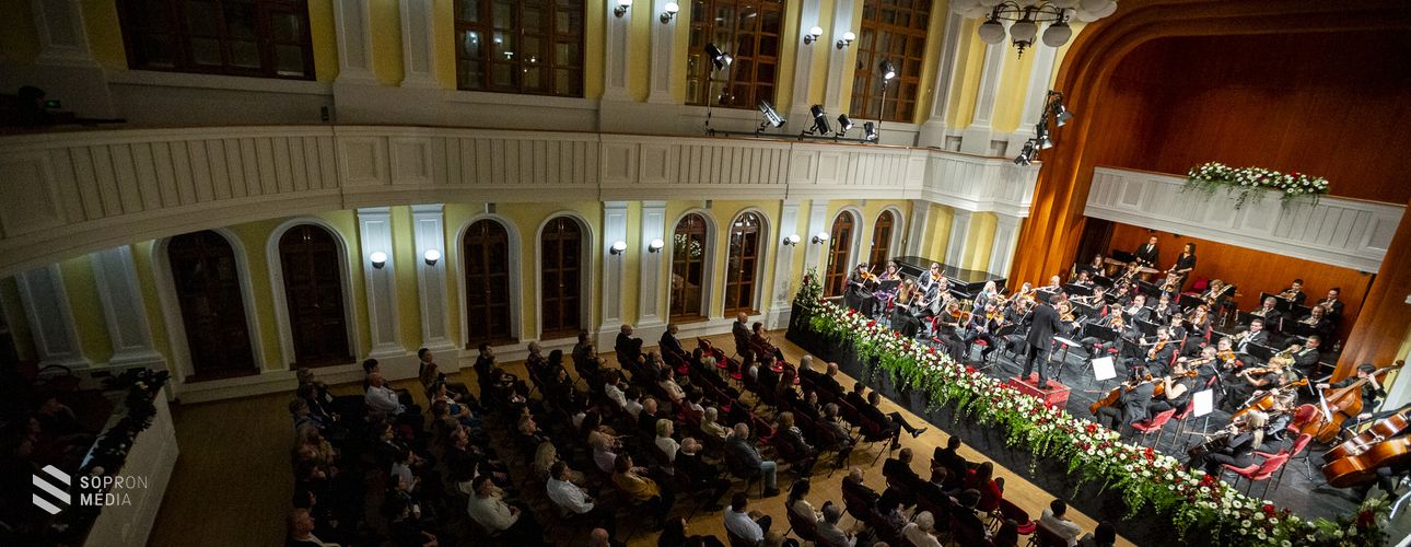Újévi koncerttel indult 2024