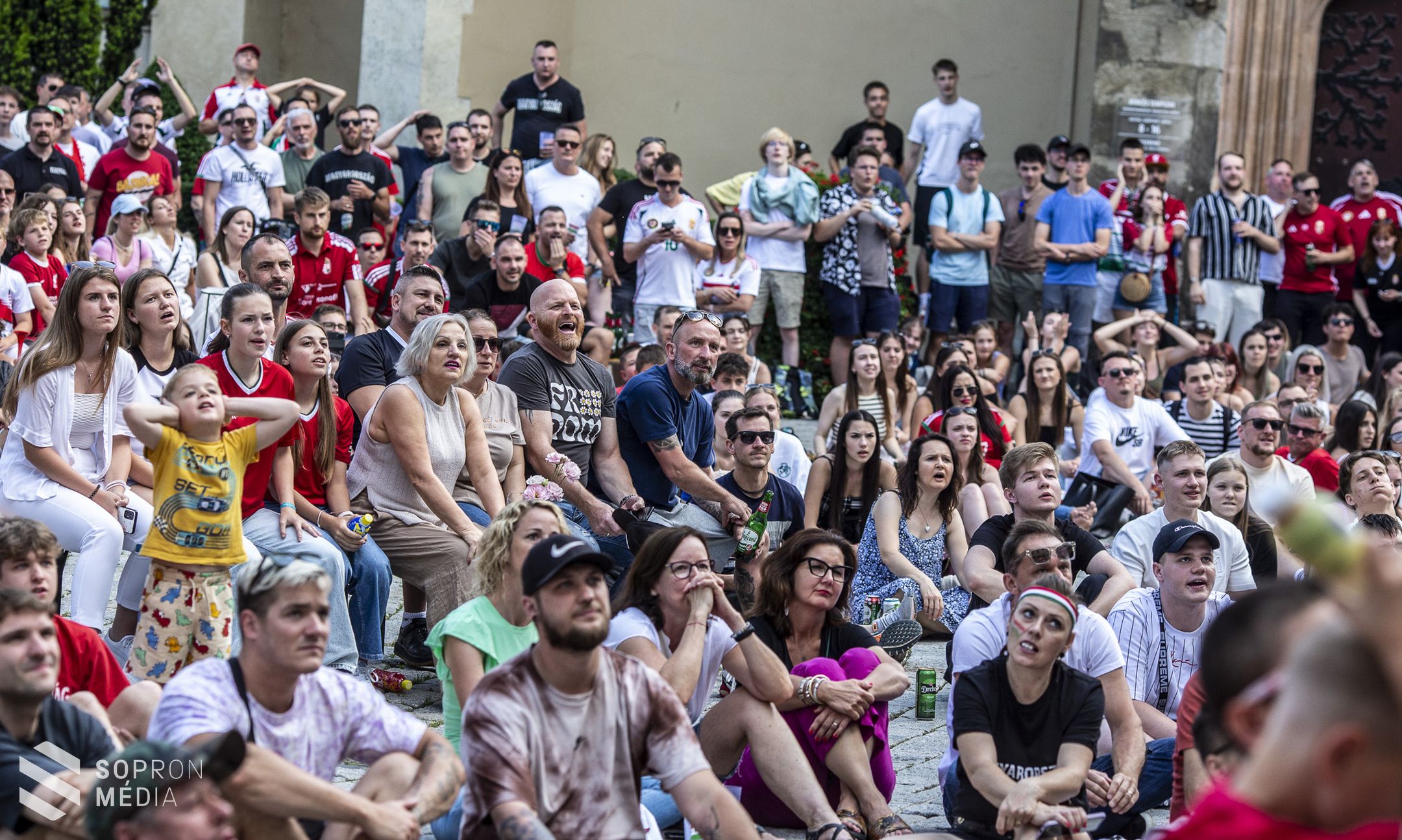 Sopronban is sokan szurkoltak a magyaroknak a labdarúgó EB-n