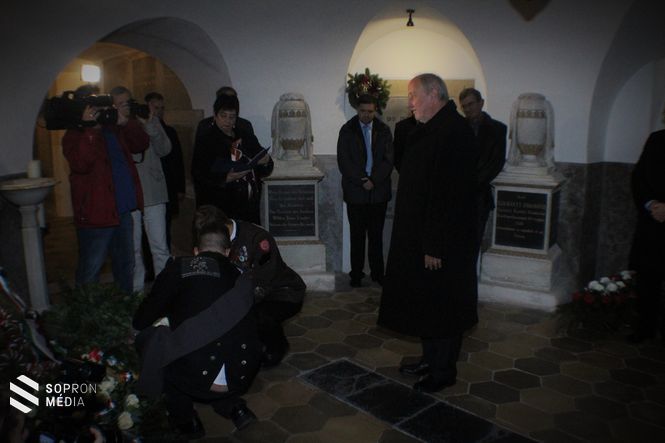 Csorba János, Nagycenk polgármestere a koszorúzáson 