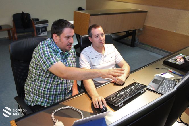 Gaál-Tóth András szerkesztő-riporter és Szeneczei László a film operatőre és rendezője (b-j)