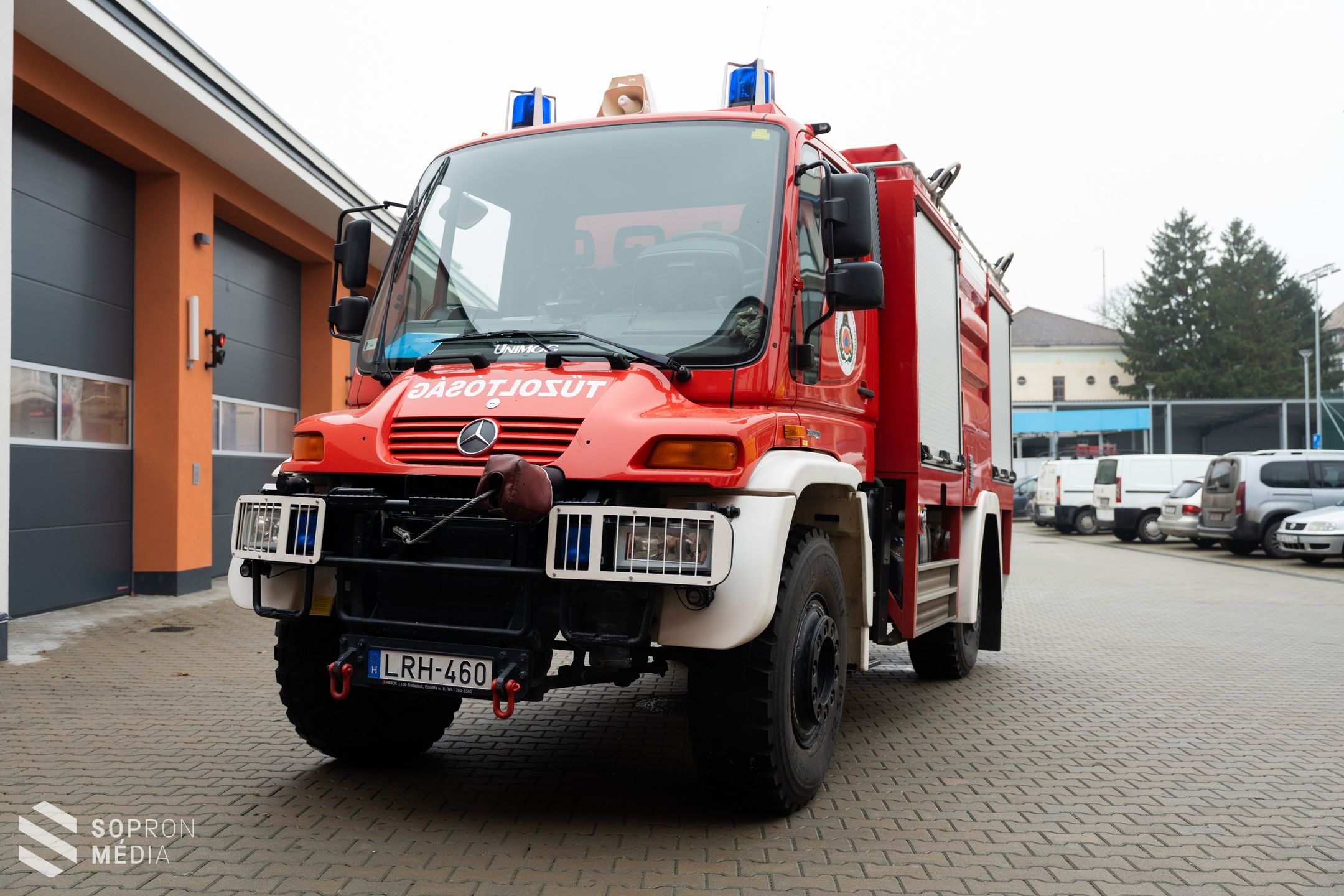 Bejglivel köszönték meg a cukrásztanulók a mentők és tűzoltók munkáját