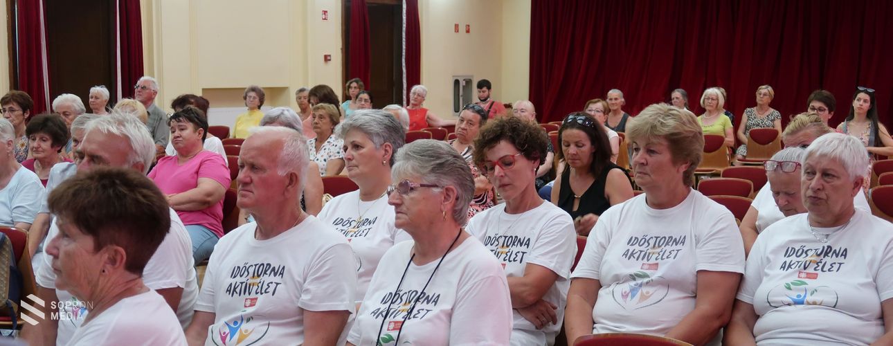 Idősbarát és gondoskodó közösség dolgozik Sopronban