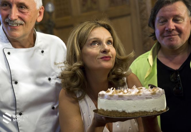 A Komáromi kisleány lett Magyarország tortája