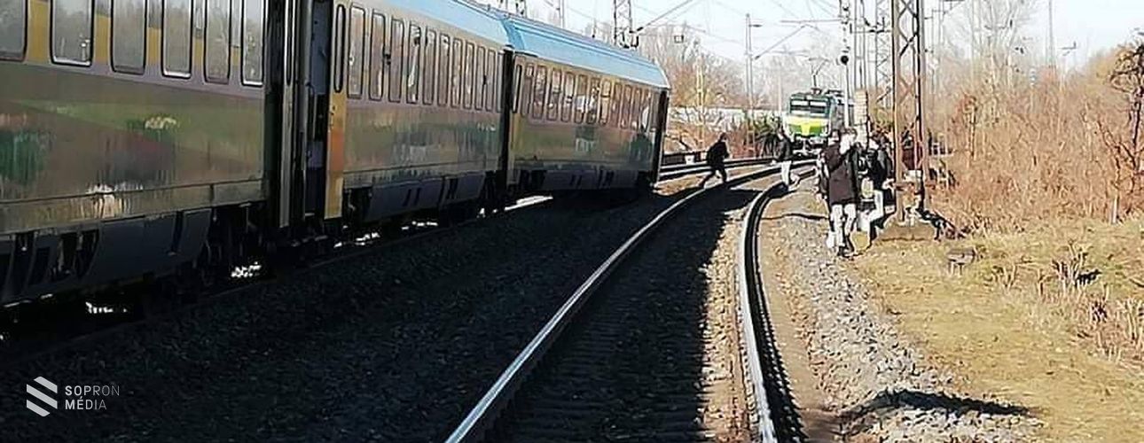 Menet közben szétvált a Sopronba tartó Lővér InterCity