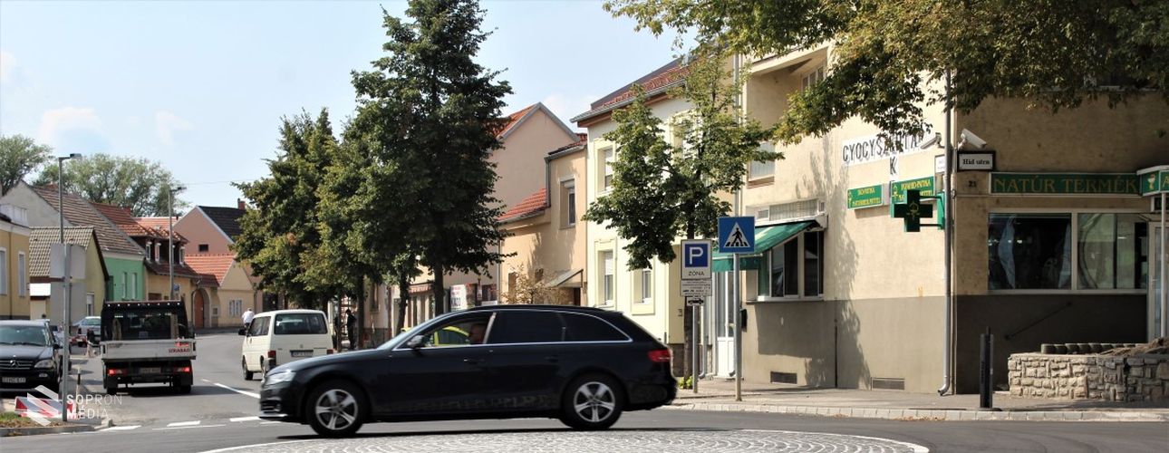 Elkészült a Balfi út - Híd utca körforgalom!