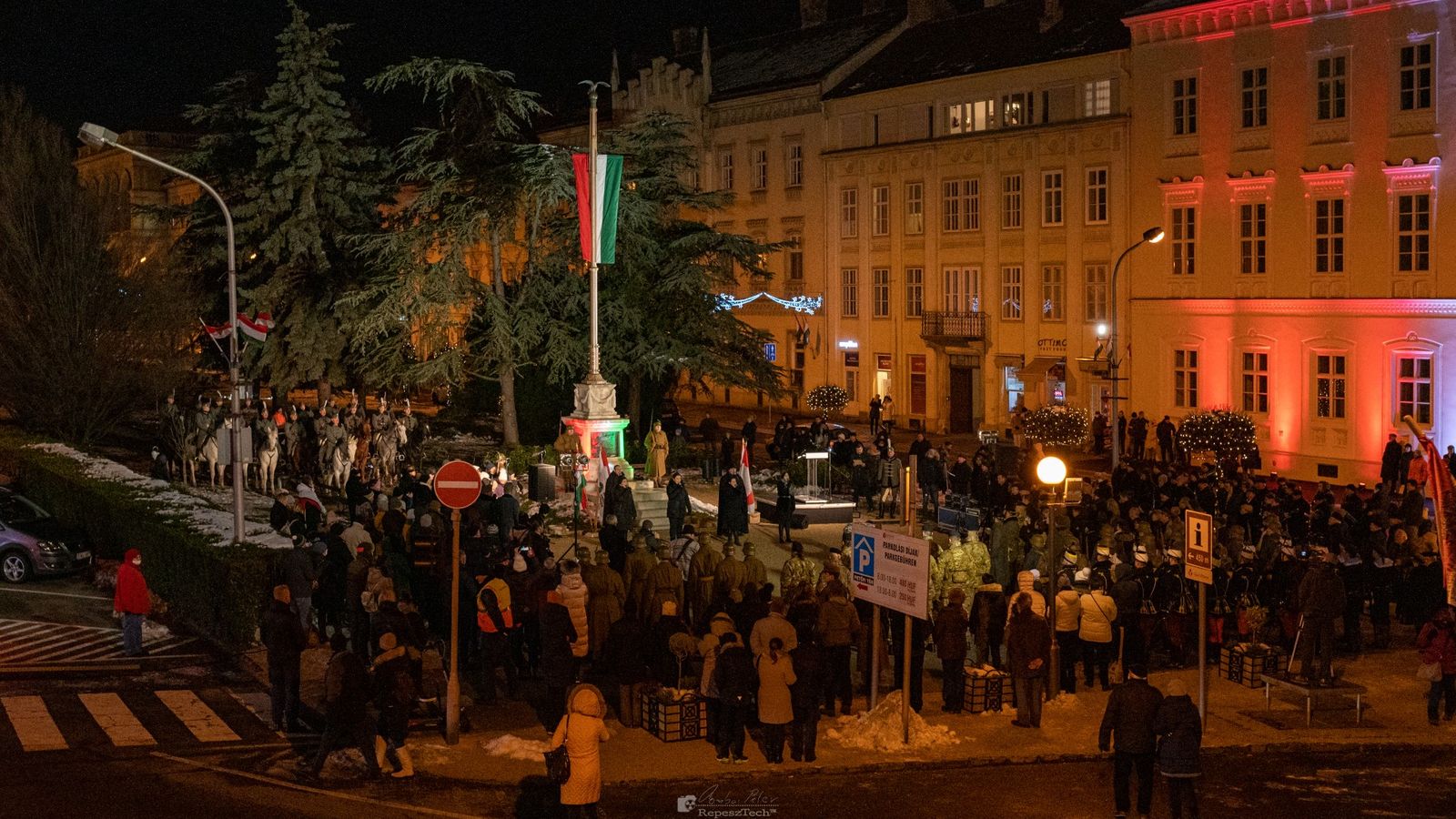 Ünnepség a Hűségzászlónál