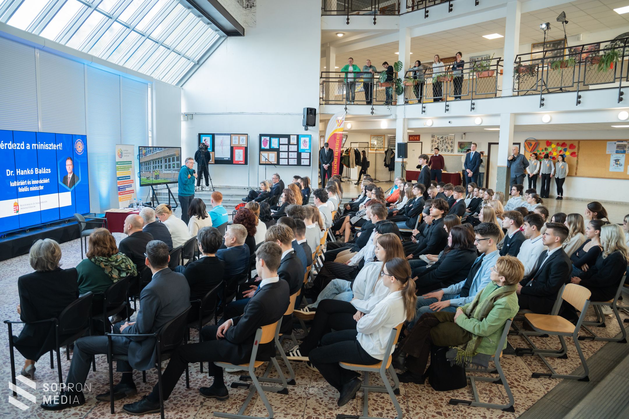 Hankó Balázs Sopronban: a megújult magyar szakképzés jól működik, lényege pedig a duális képzés
