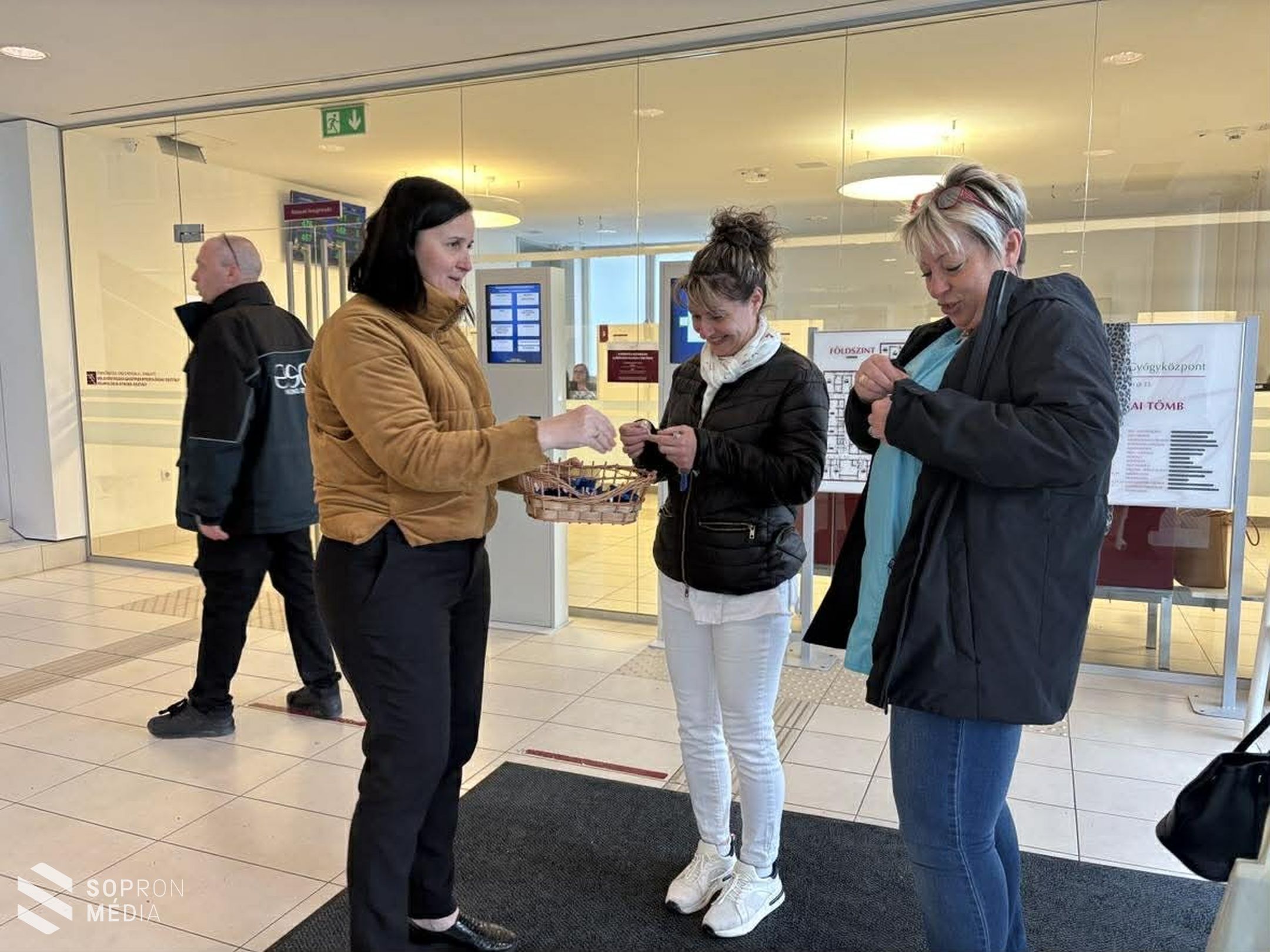 Rákellenes világnapi sétát tartottak a Soproni Gyógyközpontban