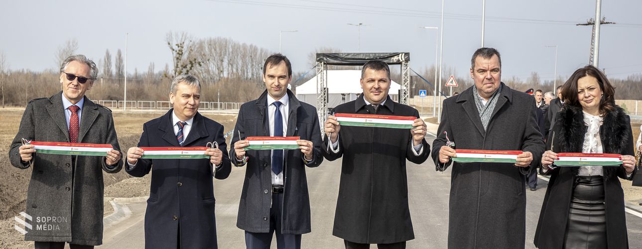 Több, mint 1 milliárd forintból épült elkerülő út Fertődön