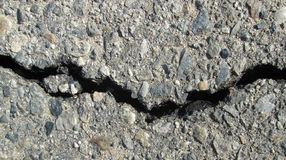 A kátyúképződésről és azok javításáról készített videót a Magyar Közút