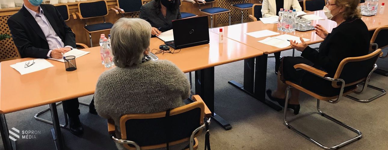A vásárlási idősáv bevezetését javasolta az Idősek Tanácsa