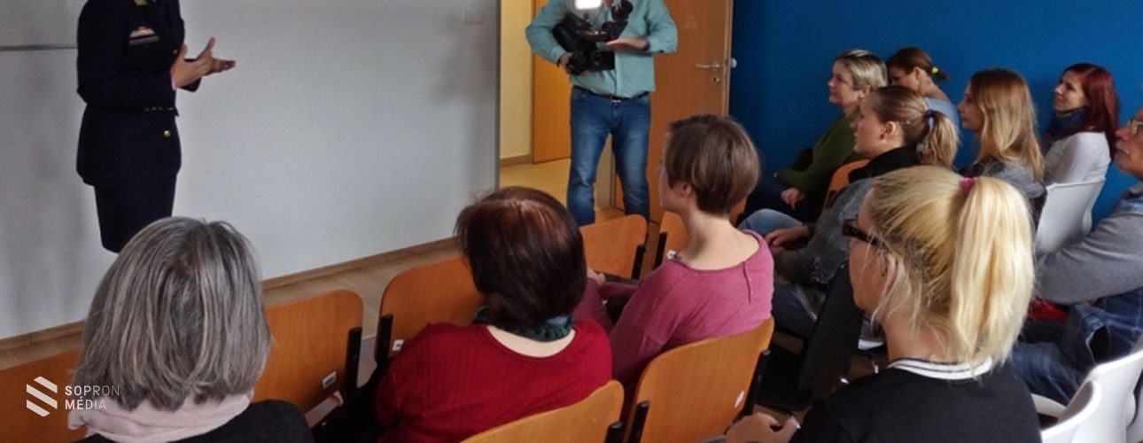 Előadás a világháló veszélyeiről