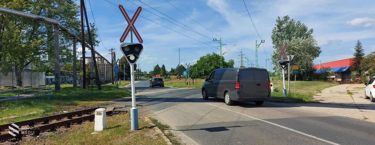 Lezárja a Somfalvi úti vasúti átjárót a GYSEV Zrt.