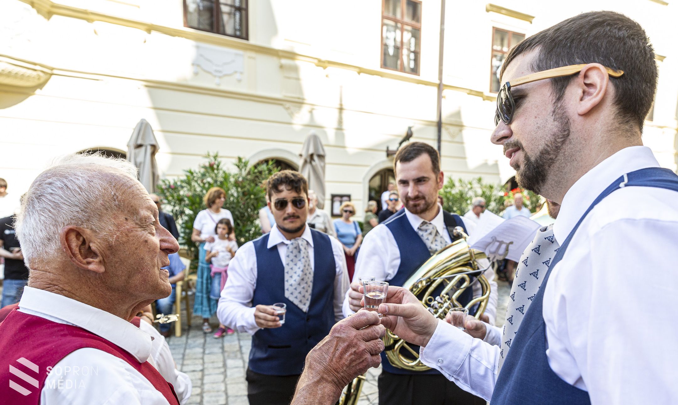 Fúvósok zenéje zengte be Sopront