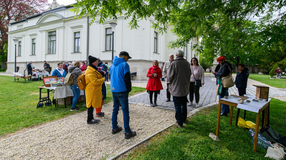 Tavaszköszöntés a Lenck-villa kertjében