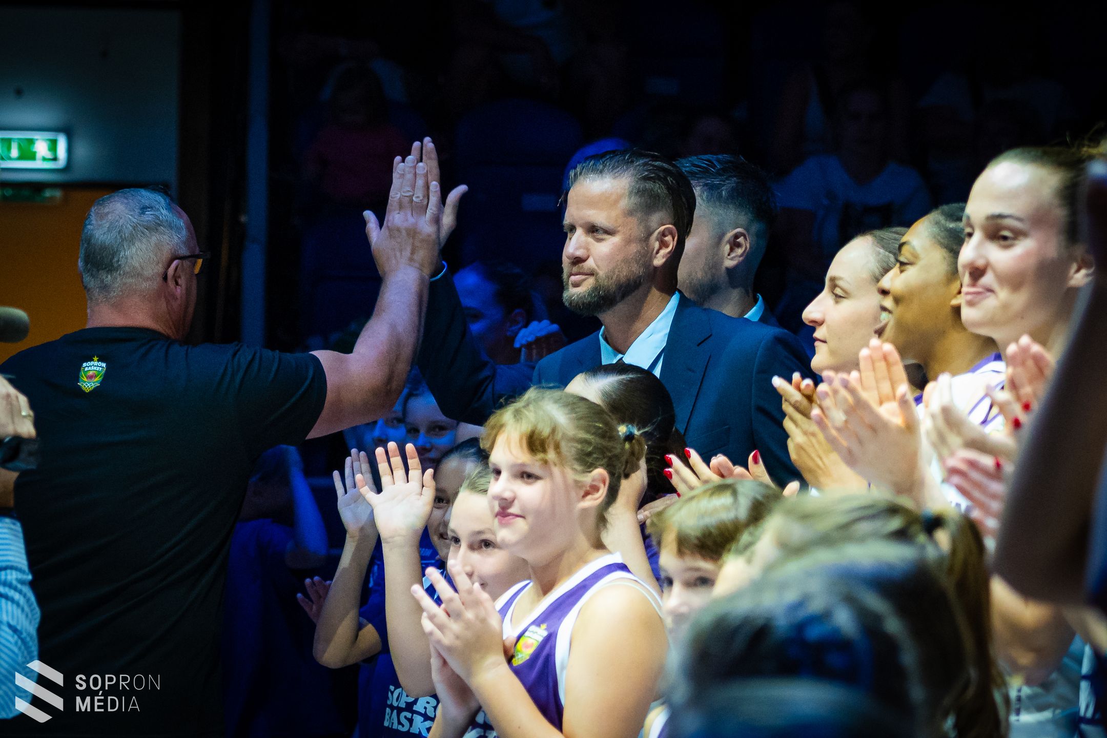 Ünnepélyesen búcsúztatták Jelena Brookst a Sopron Basket szezonnyitóján