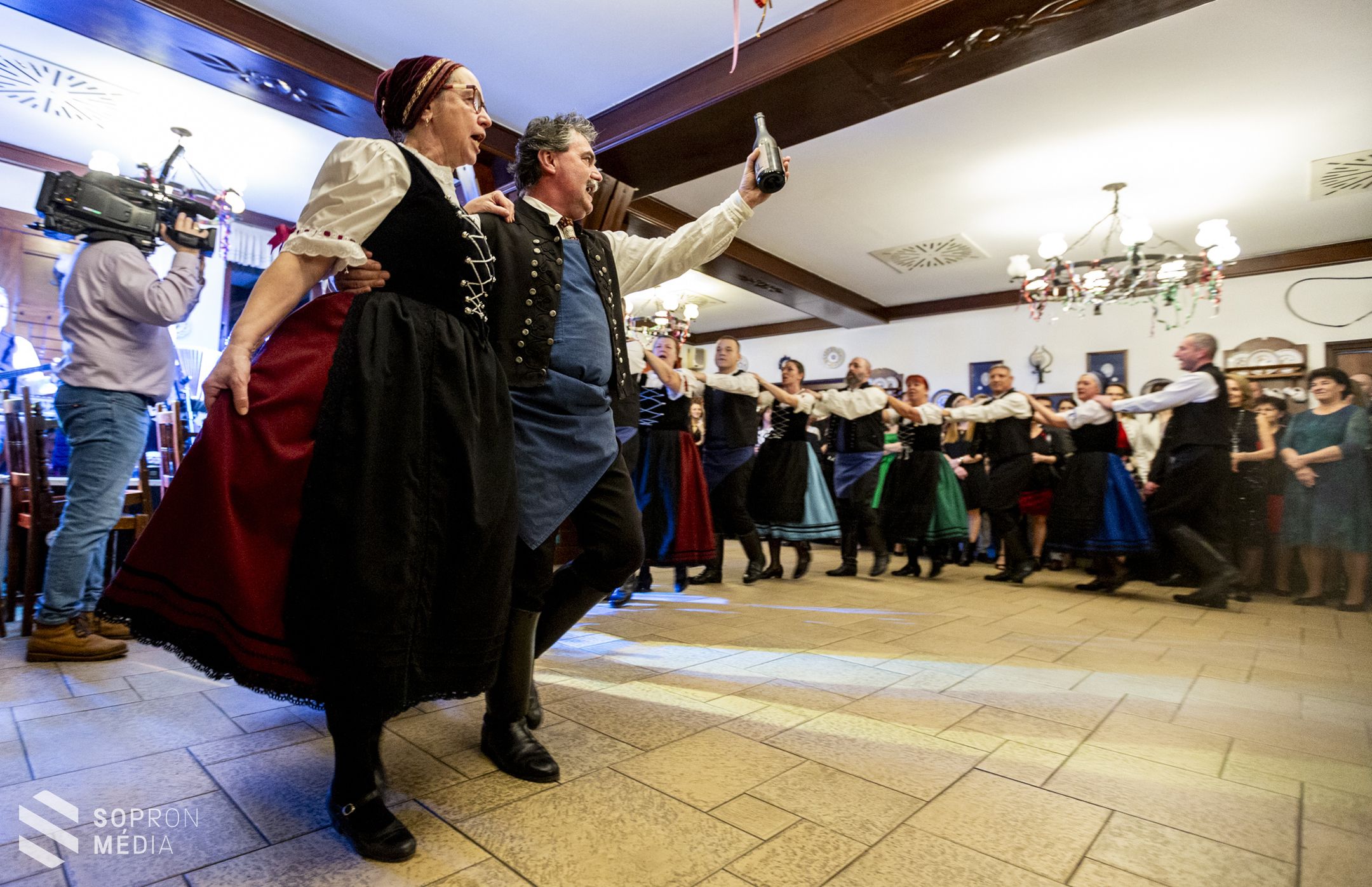 Jótékonysági bált szervezett a Hova Tovább Közhasznú Alapítvány