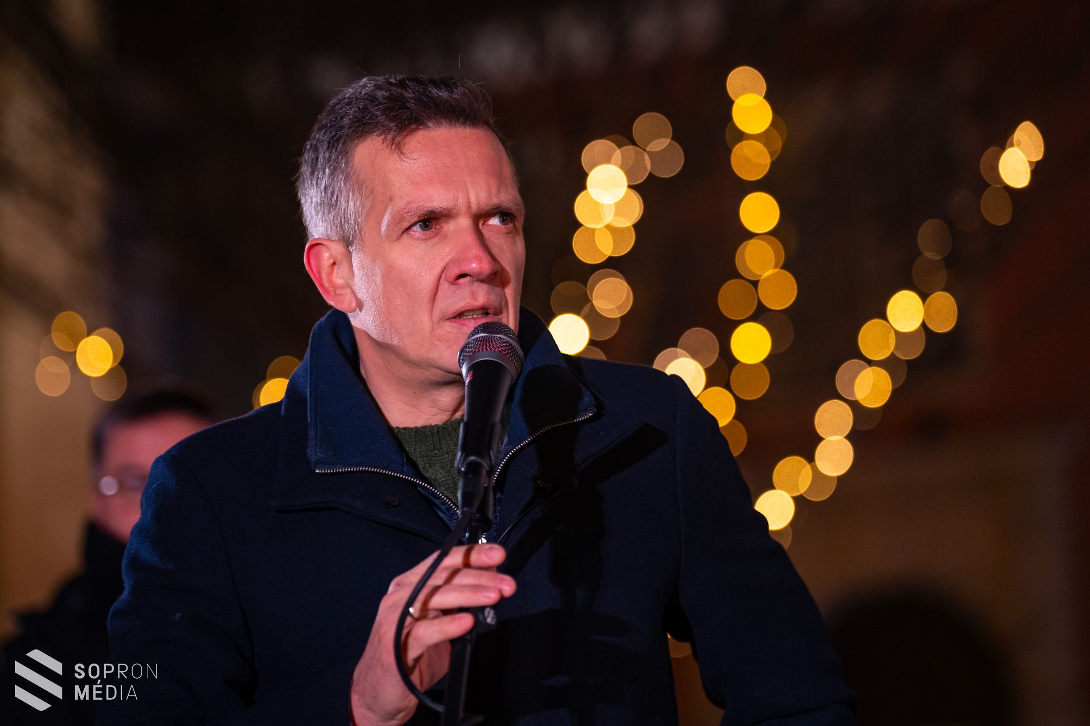 A szeretet lángja gyúlt fel Sopron Fő terén