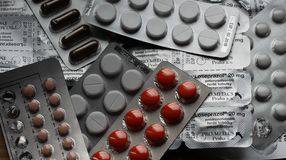 Ezek az ibuprofén tartalmú gyógyszerek váltak vénykötelessé + májusi gyógyszertári ügyelet Sopronban

