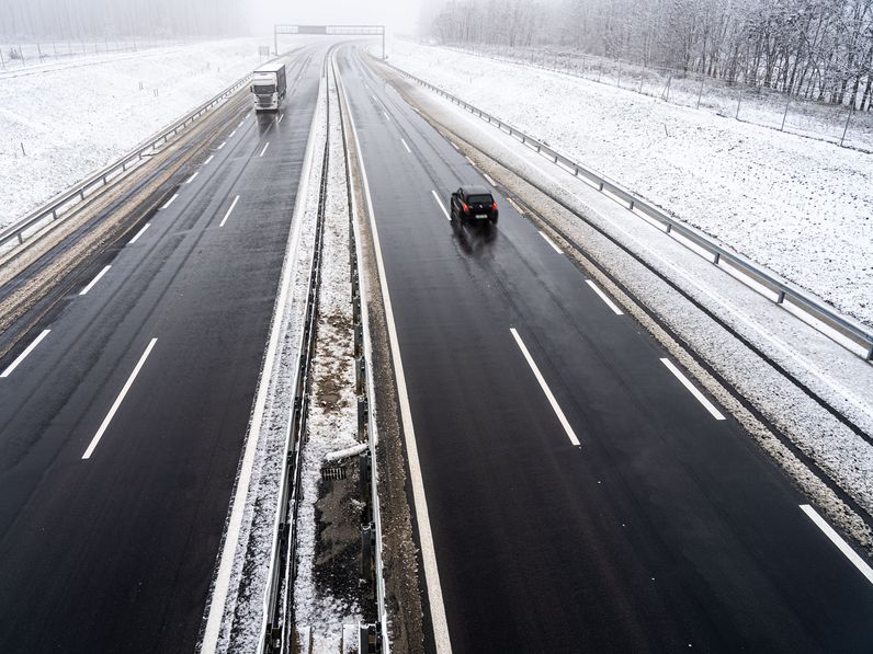 Az M85-ös út új szakaszán is megkezdődtek a hóeltakarítási munkák - VIDEÓ 