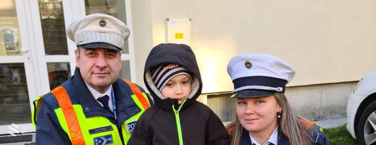 Két kis óvodás álmát is valóra váltották a soproni rendőrök
