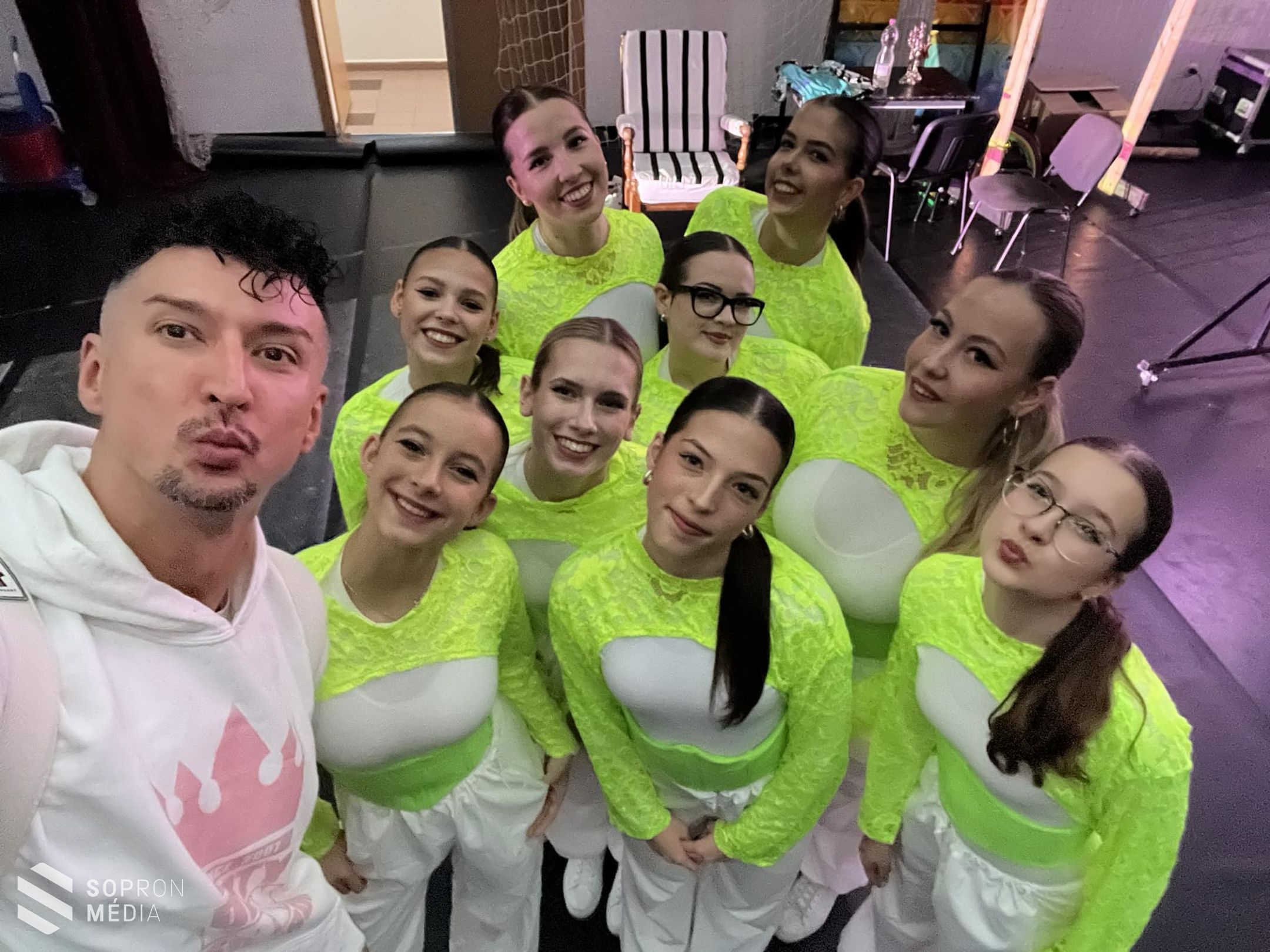 Taroltak a Silver Star Dance versenyen a soproni táncosok