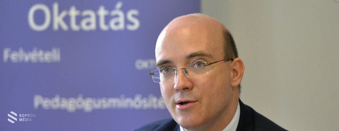 Csak írásbeli érettségi vizsgákat tartanának azoknak, akik felvételizni szeretnének