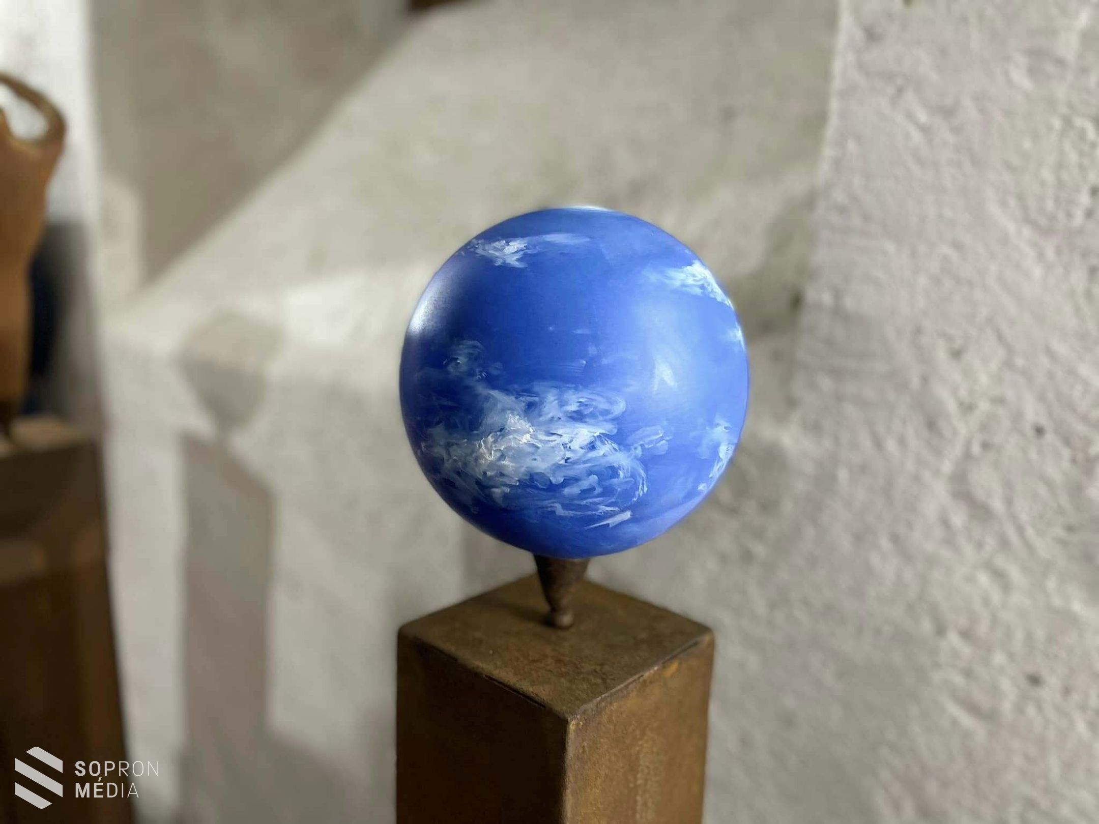 Rendhagyó újévi kiállítás és koncert a Torony Galériában!