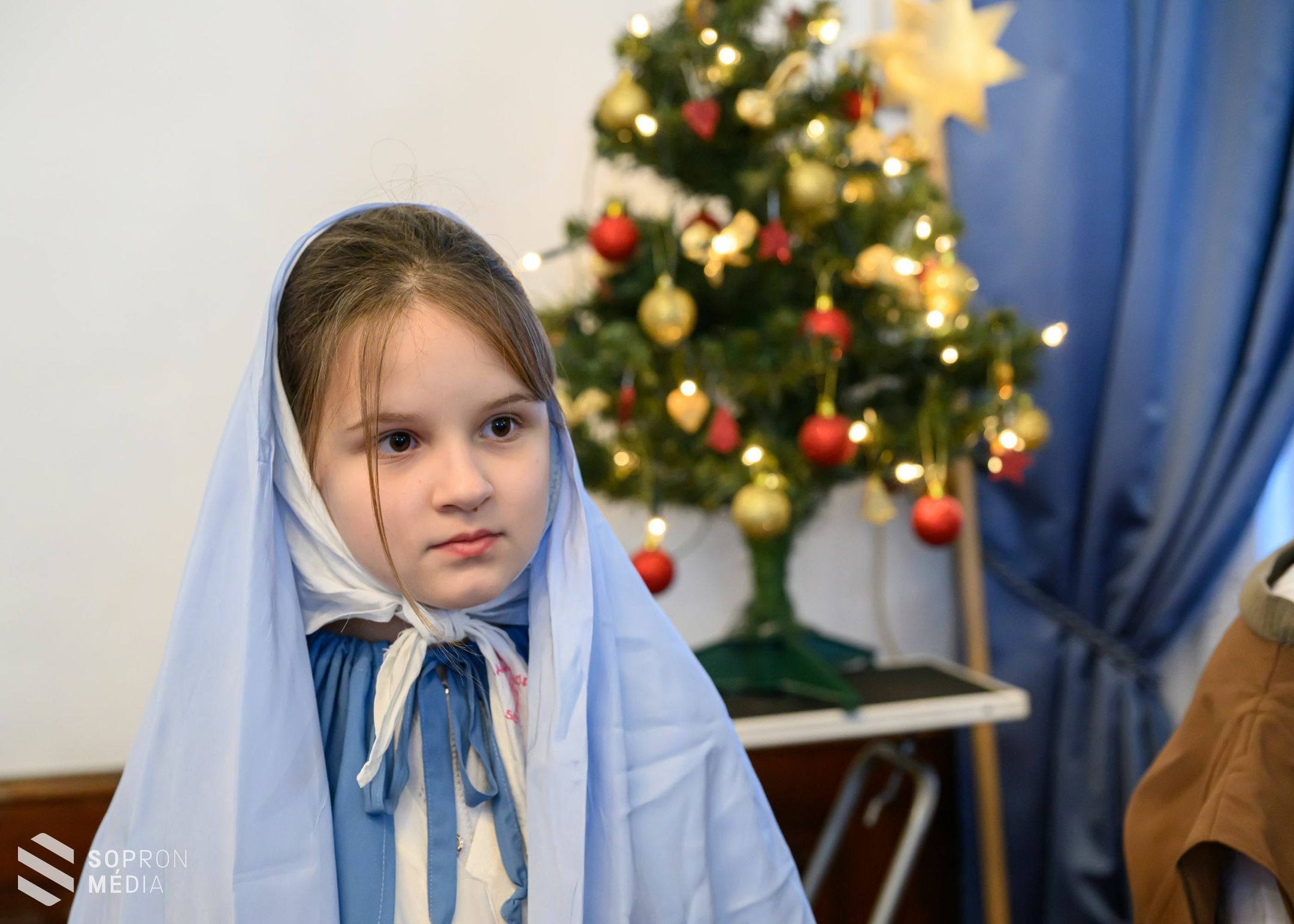 Ajándékcsomaggal segítette a hátrányos helyzetű szépkorúakat az önkormányzat