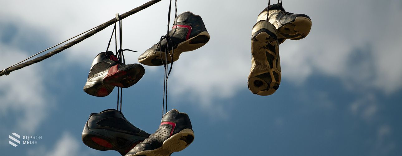 Több magyarázat is van április 1. eredetére