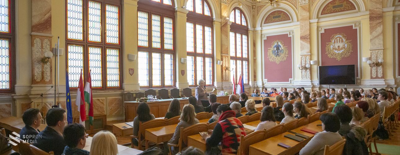 Éves szakmai tanácskozás