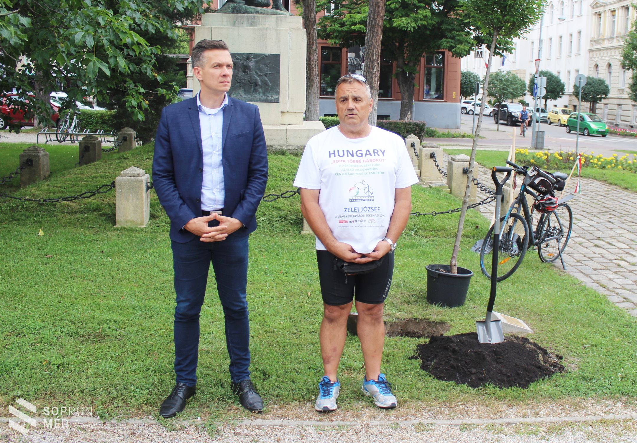 Sopronban járt a kerékpáros békenagykövet