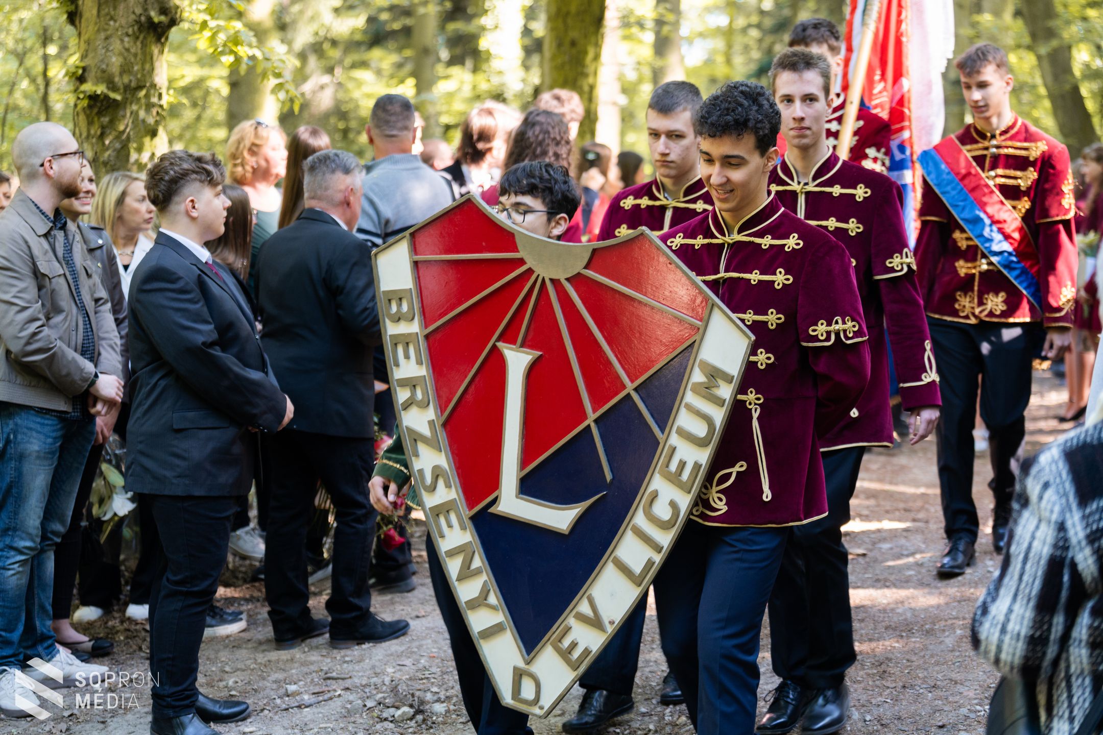 Elballagtak a Berzsenyi Dániel Evangélikus Líceum végzősei