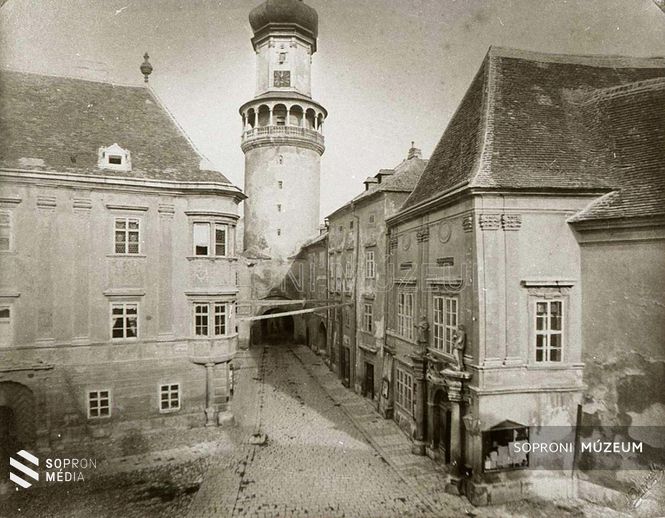 A régi Városház környéke (1887. december)