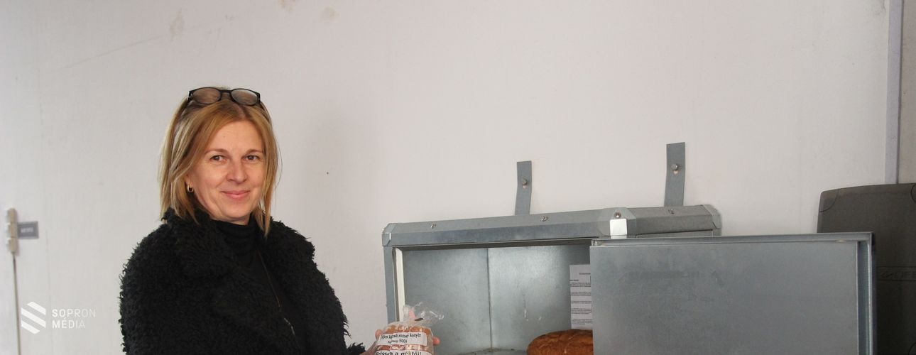 Hétköznapi hős: Suri Vera az ételdobozok önzetlen őre / Többen segítik munkáját
