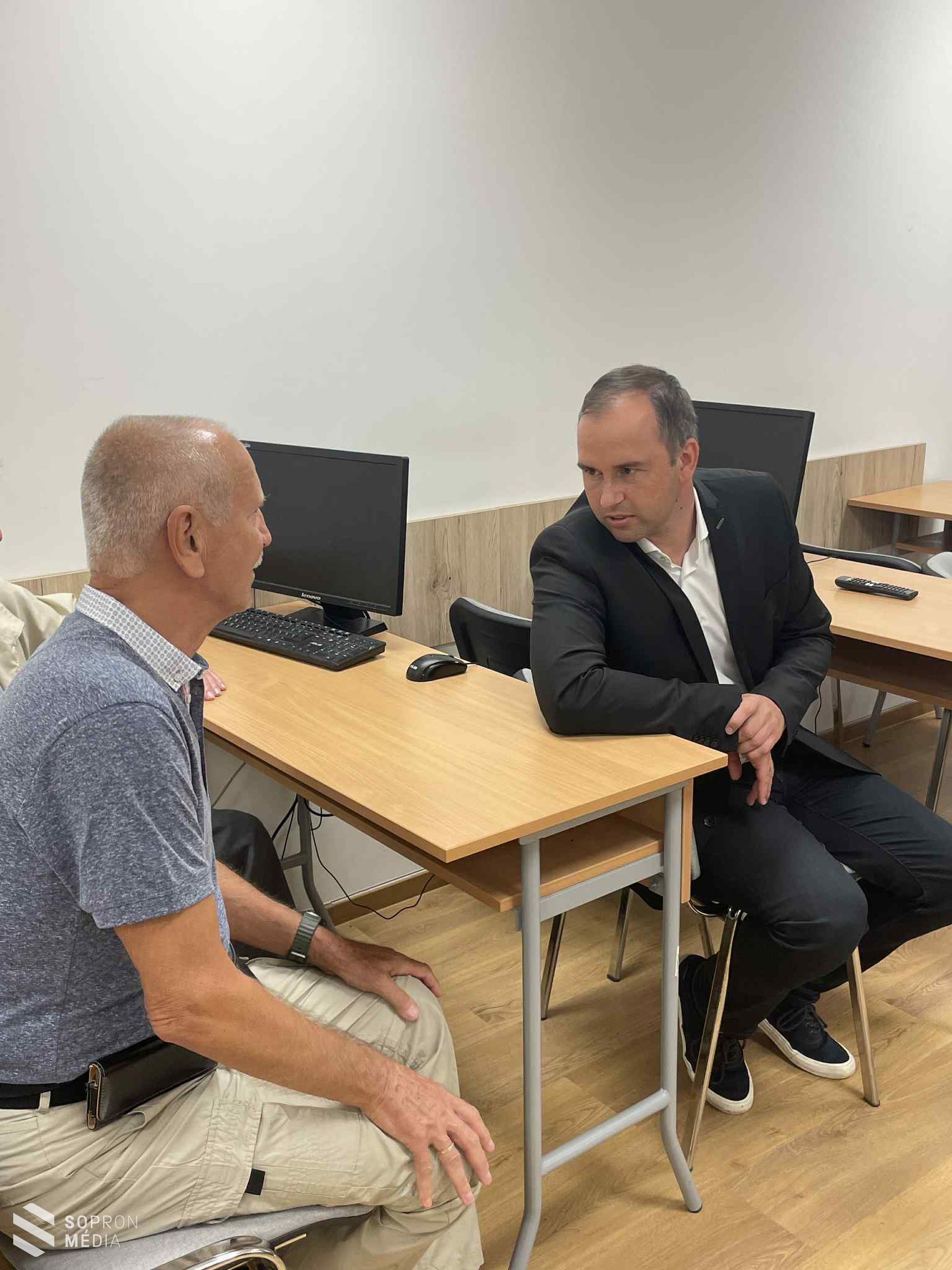 Ismét találkoztak a nyugdíjas tűzoltók a soproni rendészeti központban