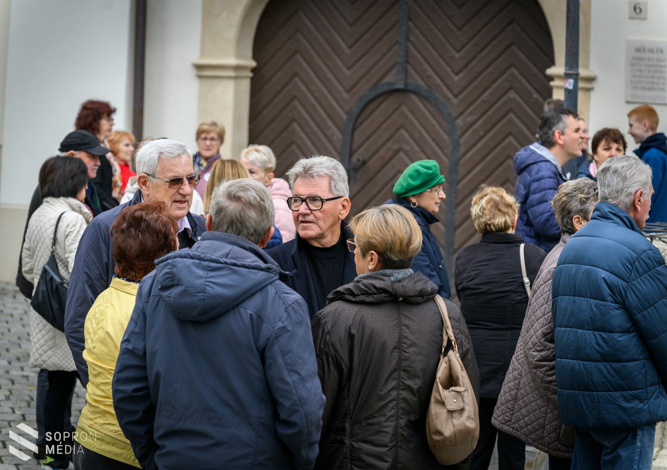 Ismét jótékonysági sétát tartottak az '56-os forradalom ünnepén