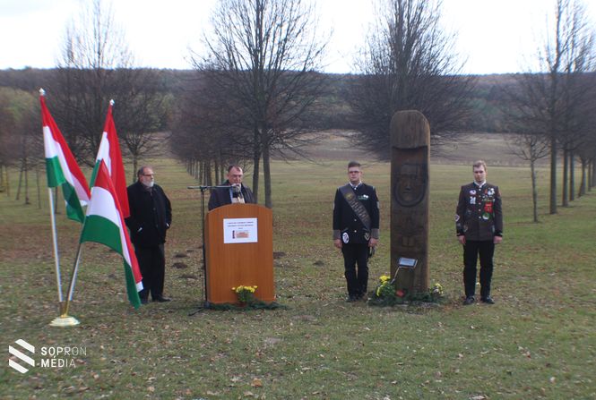 Török Ádám, az MTA főtitkára