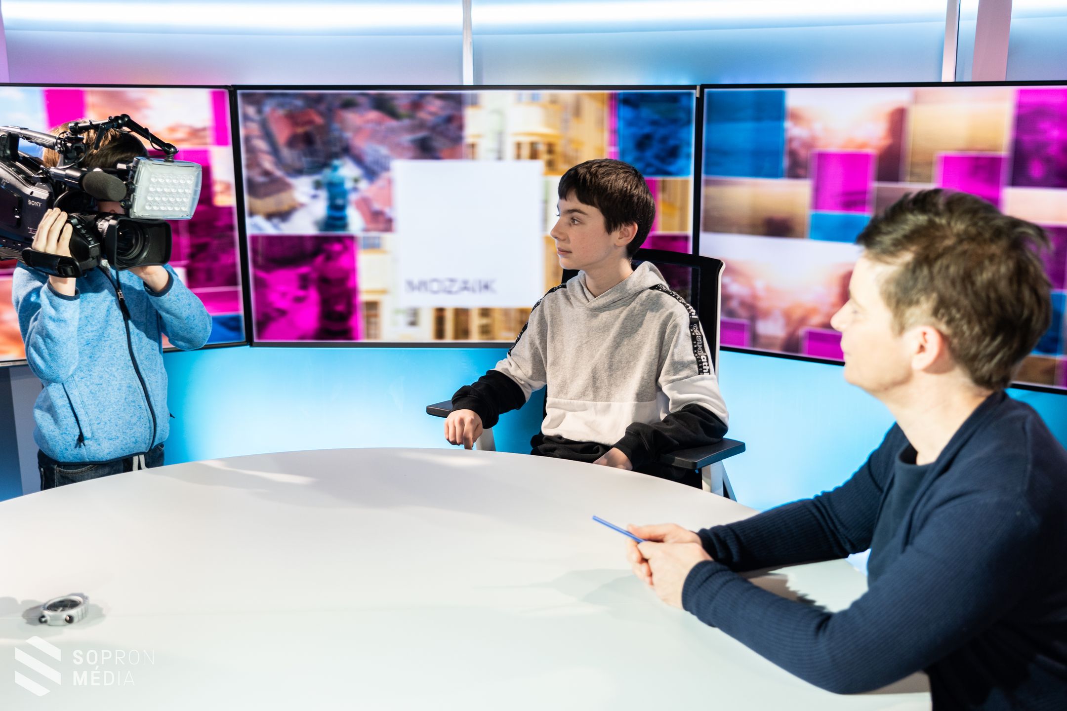 Tehetséges fiatalok néztek be a SopronTV-hez