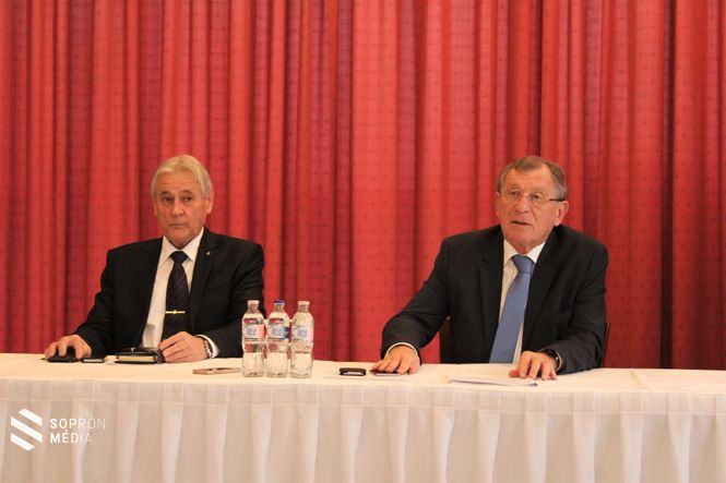 Firtl Mátyás és Lepsényi István a soproni sajtótájékoztatón