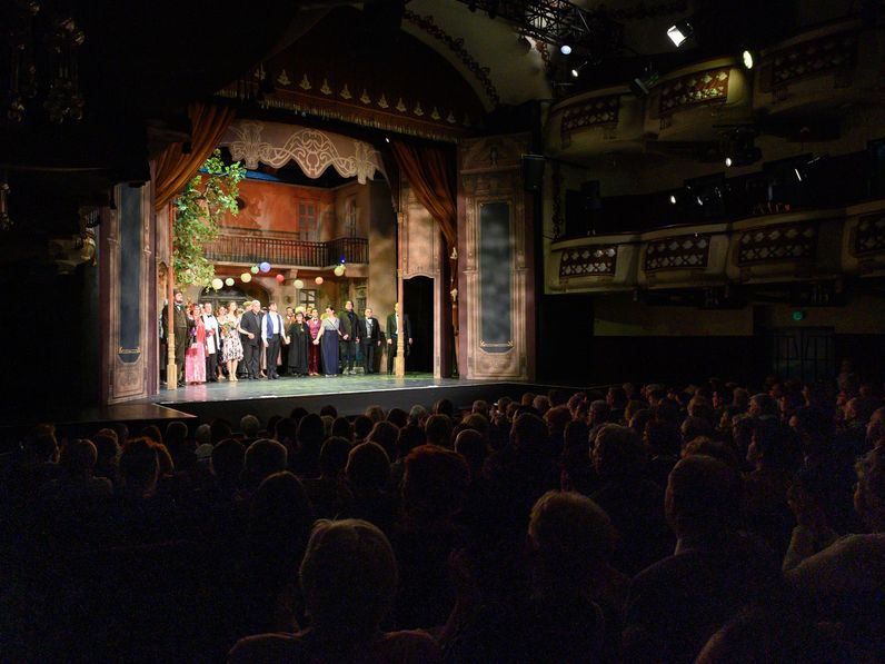 Óriási siker volt a tegnap esti Csókos asszony című operett premierje!