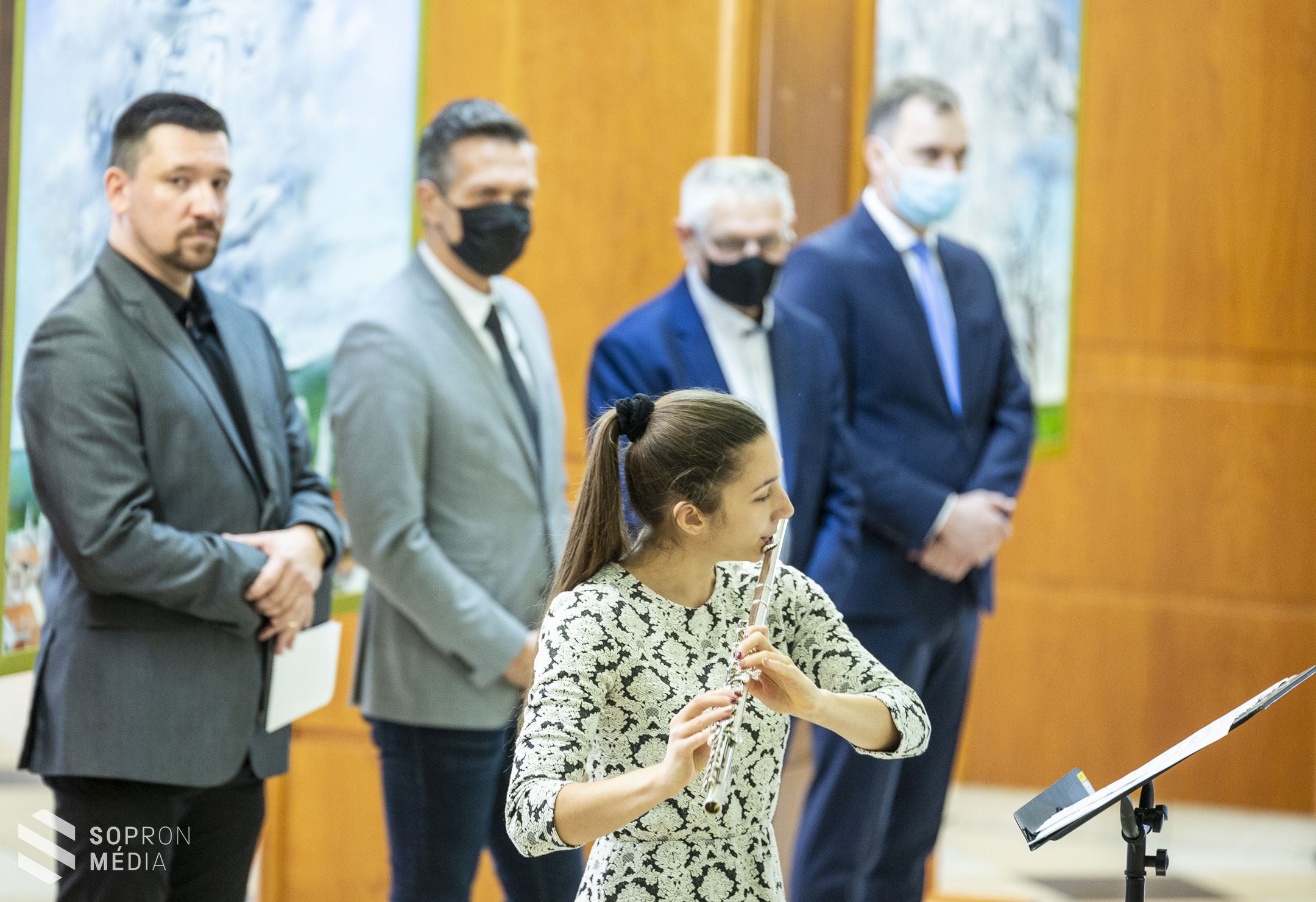 Csak az idő a tiéd – megnyílt Soproni Somlai Attila festőművész kiállítása