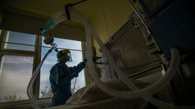 Az OTT-One ötszáz lélegeztetőgépet vehet Kínából