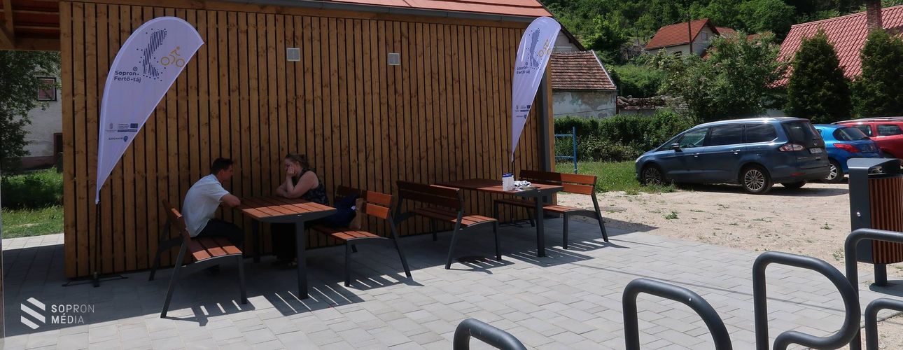 Magasabb komfortfokozatú biciklis pihenő várja a kerékpárosokat Fertőrákoson és Fertődön