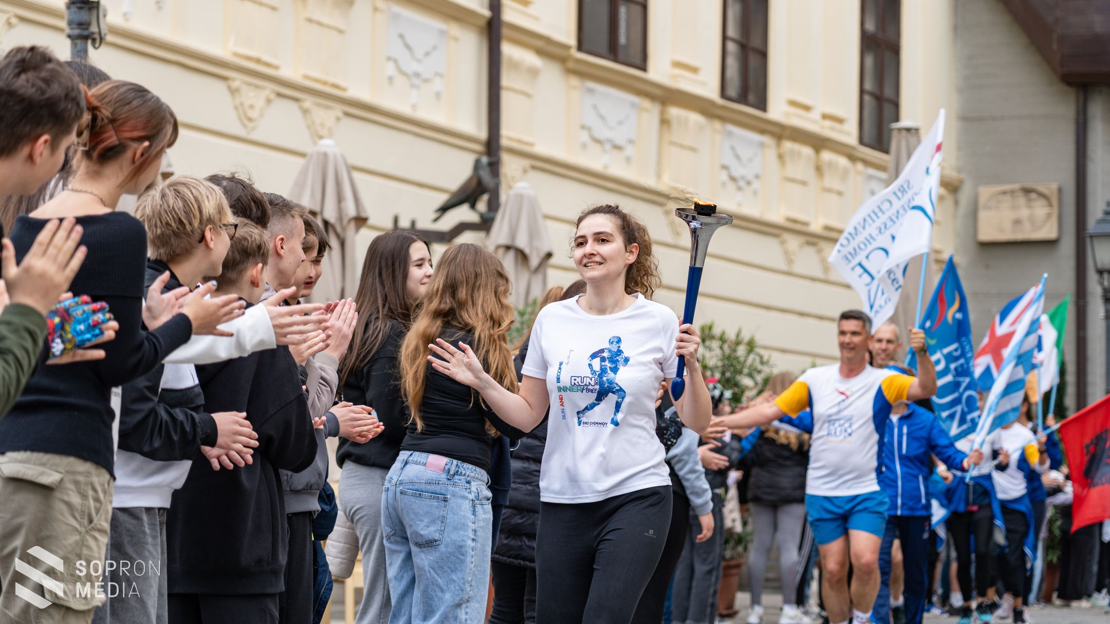 Sopronba érkezett hétfőn a békefutás delegációja