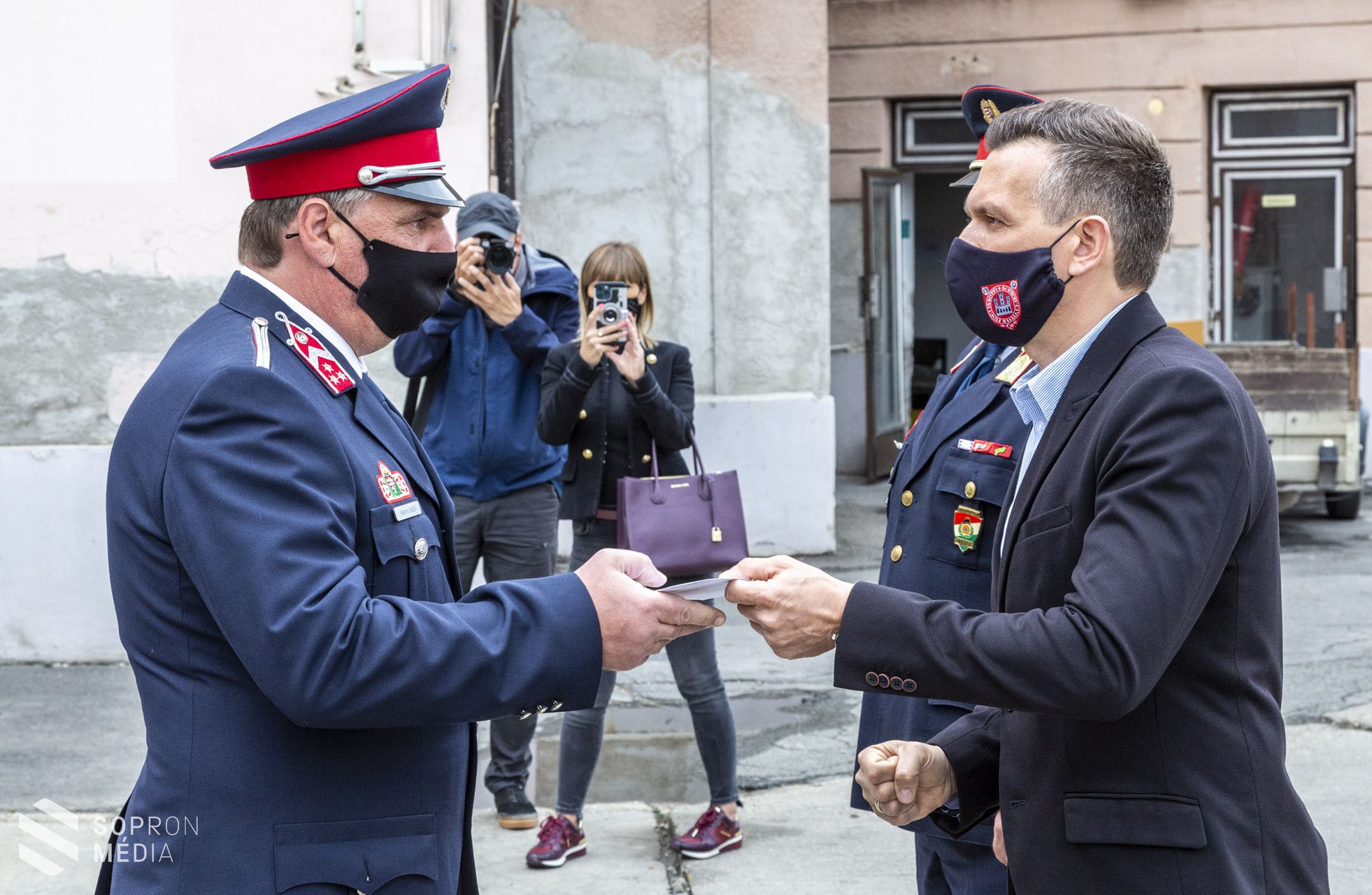 A város elismeri a tűzoltók áldozatos munkáját