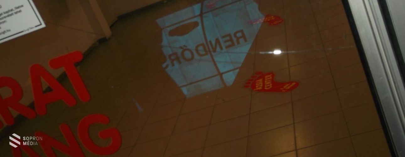 A soproni rendőrök elfogtak egy férfit, aki egy helyi áruház ajtaját rugdosta