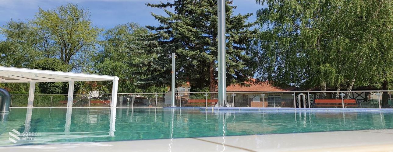 Megnyitott a hegykői termálfürdő