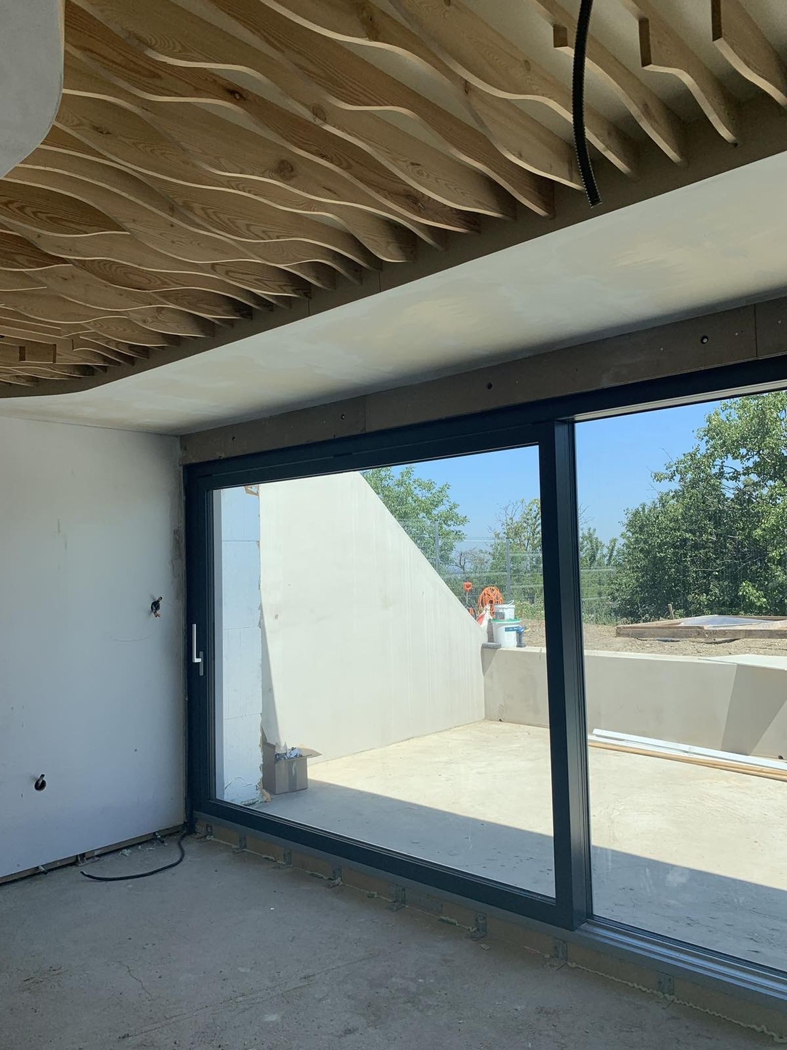 Internorm Domboldalba vájva Győr mellett